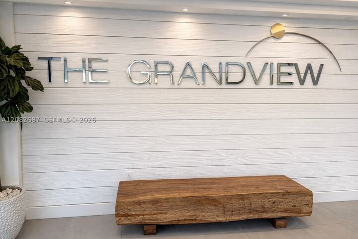 Property Photo:  5900 Collins Ave 1405  FL 33140 