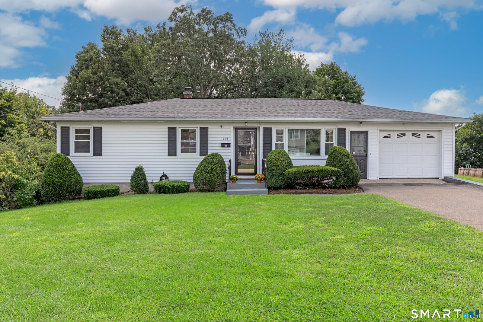 Property Photo:  421 Como Avenue  CT 06708 