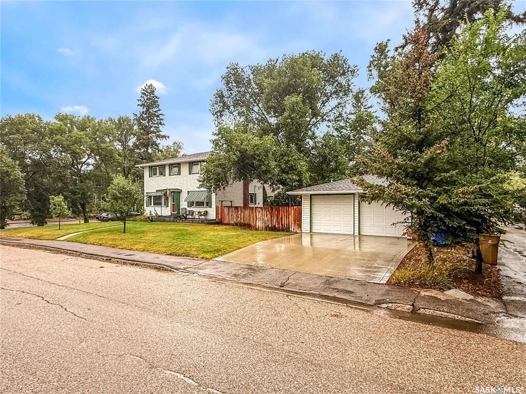 Property Photo:  3037 Argyle Road  SK S4S 2B3 