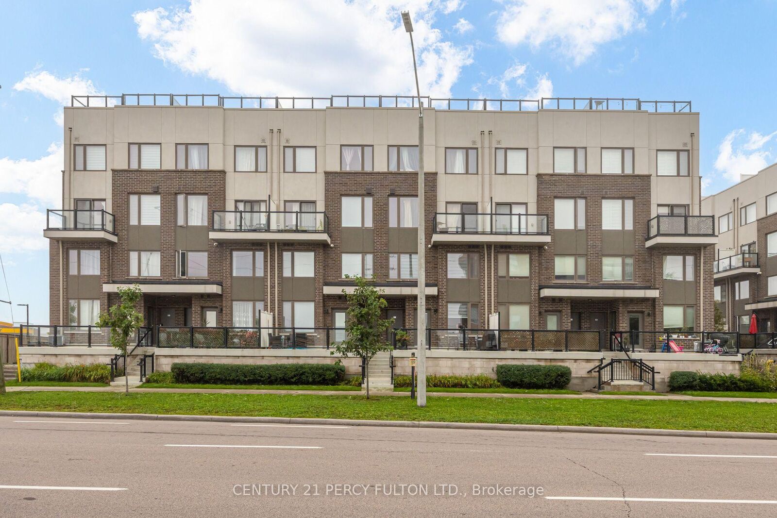 Photo de la propriété: 1460 Whites Road 318 ON L1V 0E8