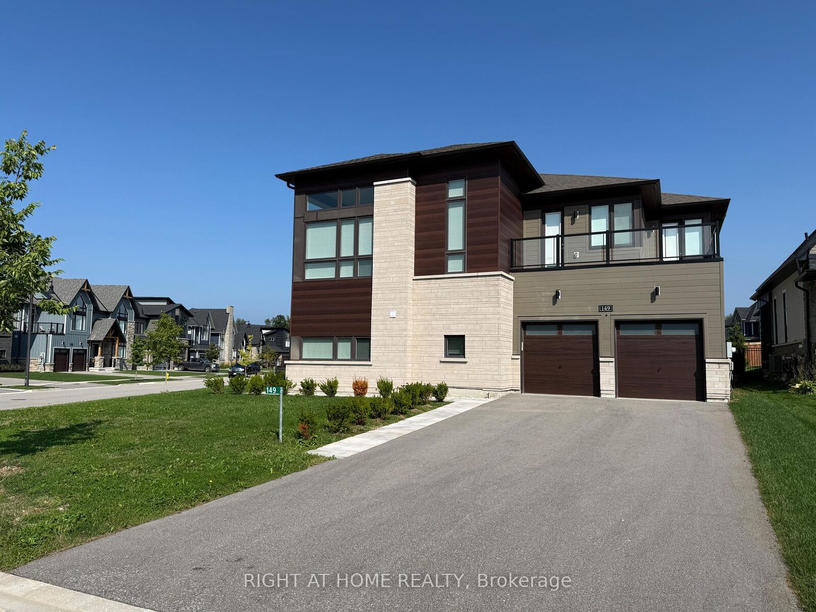 Property Photo:  149 Springside Crescent  ON L9Y 5L3 