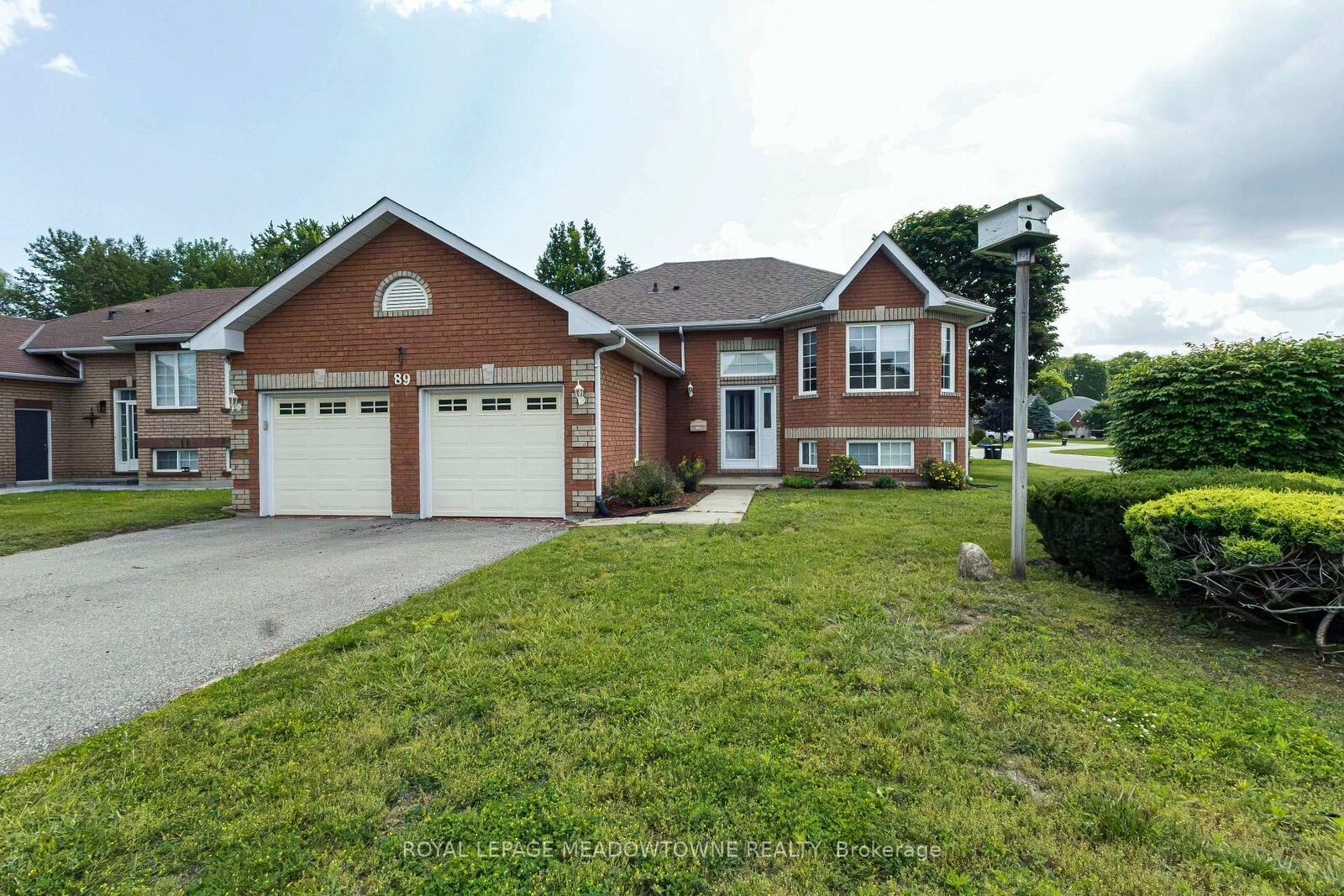 Property Photo:  89 Royal Beech Drive  ON L9Z 1H5 