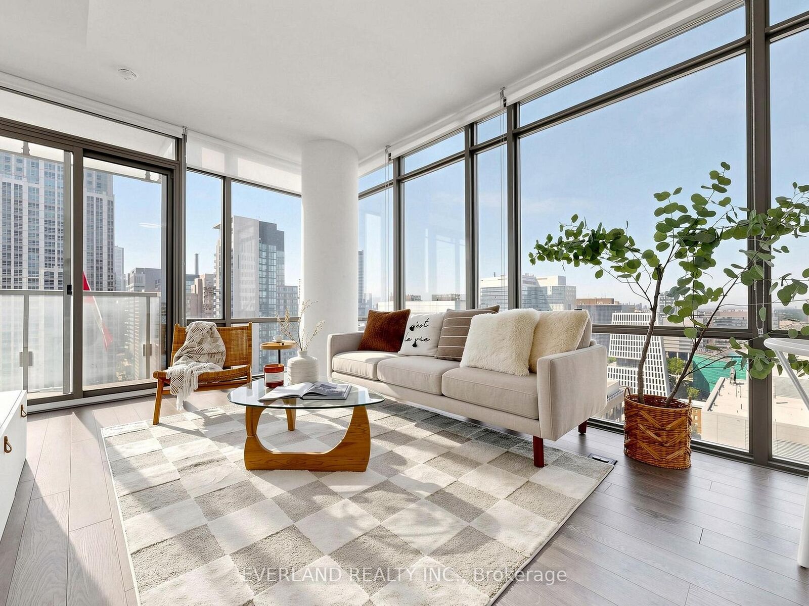 Property Photo:  38 Grenville Street 2303  ON M4Y 1A5 
