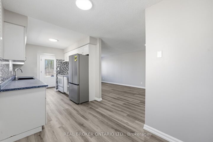 Property Photo:  42 Terrace Avenue  ON L3C 2C4 