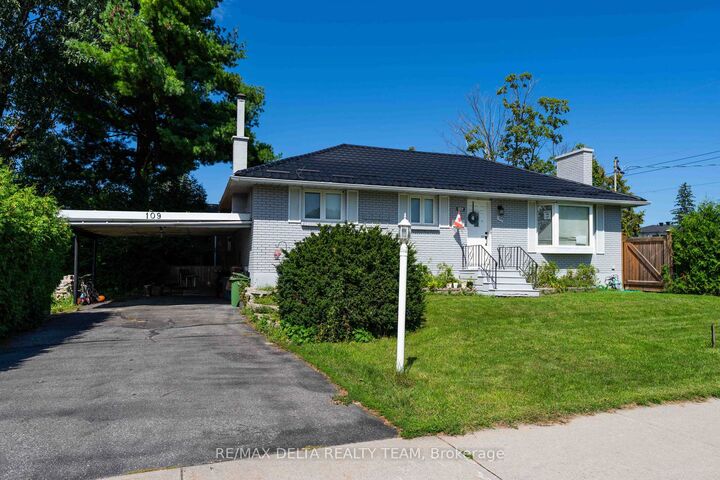 Property Photo:  109 Meadowlands Drive W  ON K2G 2S1 