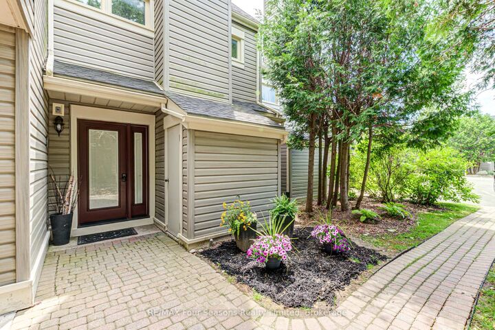Property Photo:  471 Oxbow Crescent  ON L9Y 5B4 