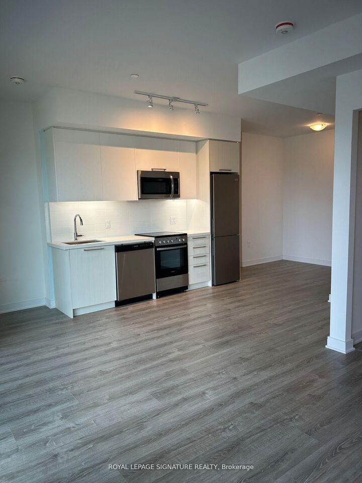 Property Photo:  25 Neighbourhood Lane 1012  ON M8Y 0C4 