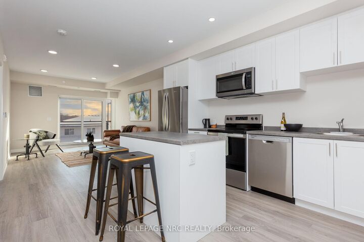 Property Photo:  50 Herrick Avenue Up46  ON L2P 2T9 