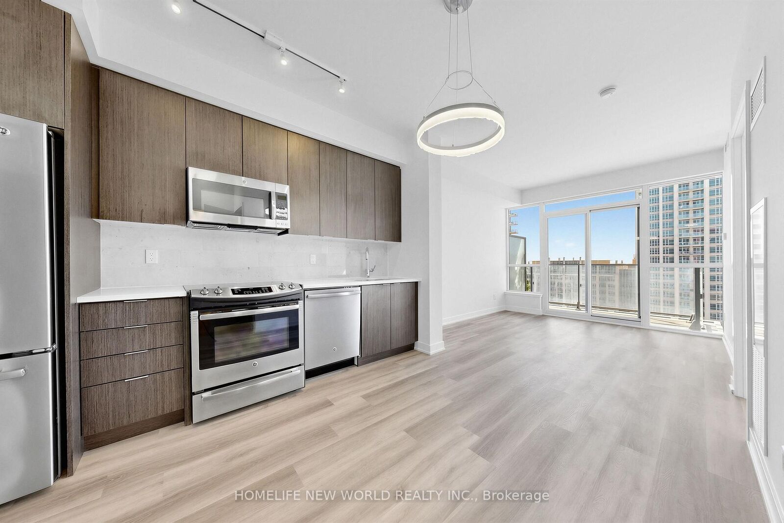 Property Photo:  50 Bruyeres Mews 1508  ON M5V 0G7 