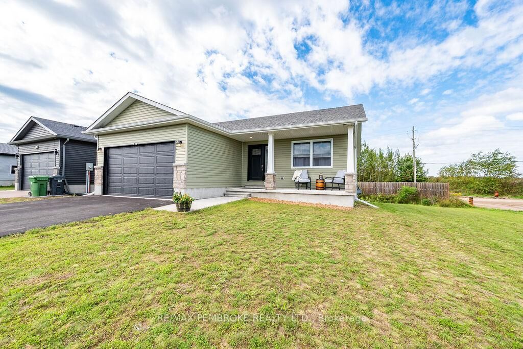 Property Photo:  20 Terrance Drive  ON K8H 0G3 