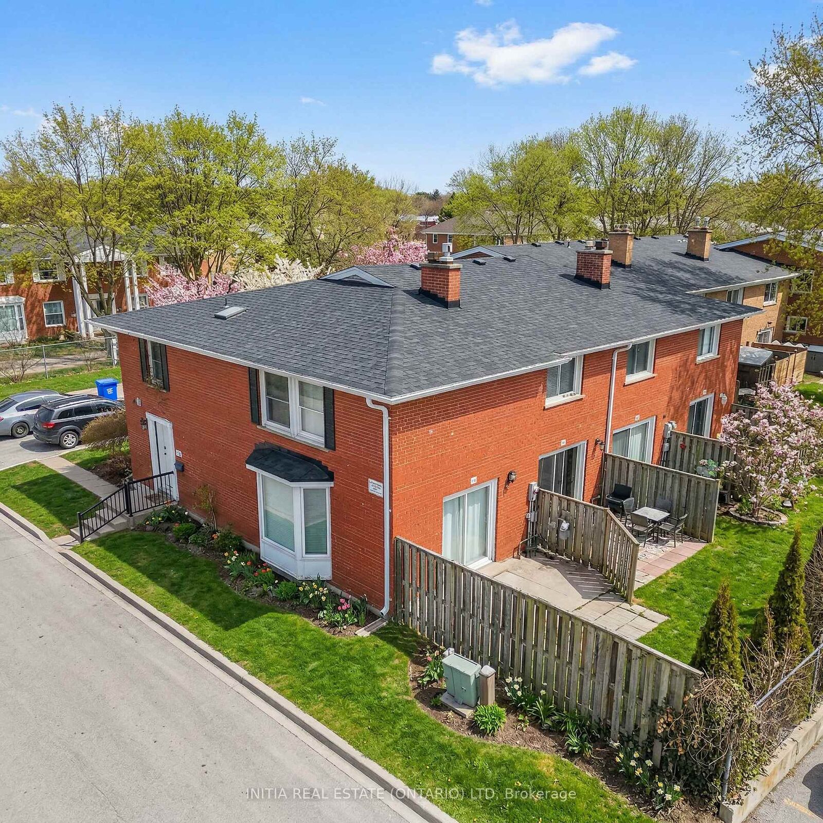 Property Photo:  55 Arbour Glen Crescent 19  ON N5Y 1Z9 