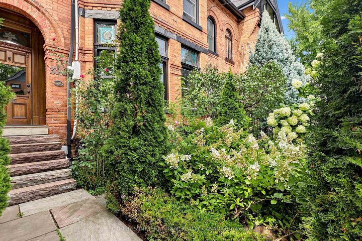 Property Photo: 328 Wellesley Street E ON M4X 1H3