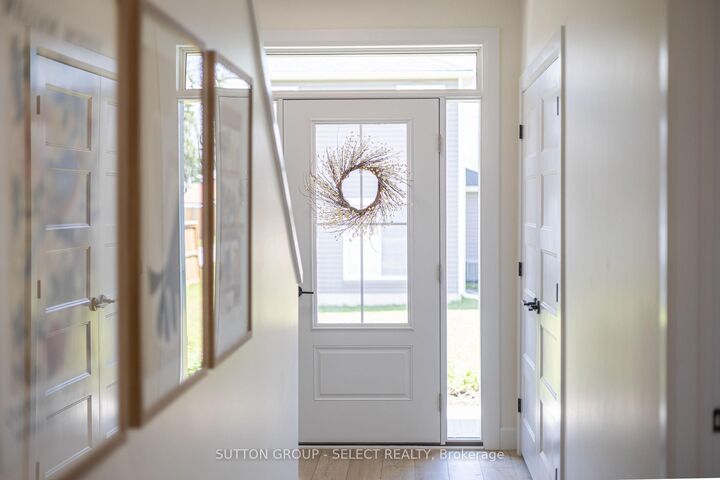 Property Photo:  233 Upper Queen Street 26  ON N0M 2P0 
