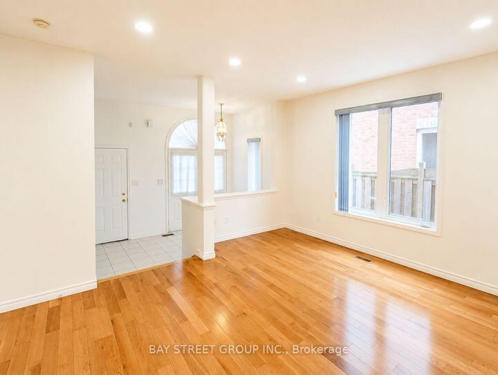 Property Photo:  Upper 165 Worthing Avenue  ON L3S 4M8 