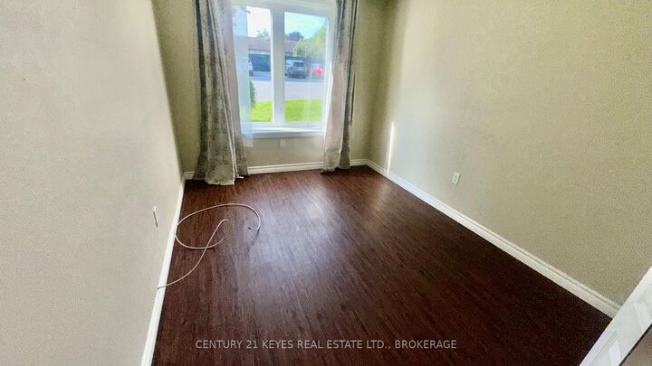 Property Photo:  665 King Street W 101  ON K7G 2H3 