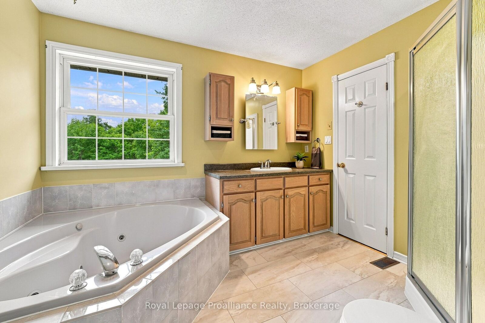 Property Photo:  128 Murray Street  ON K8V 5P4 