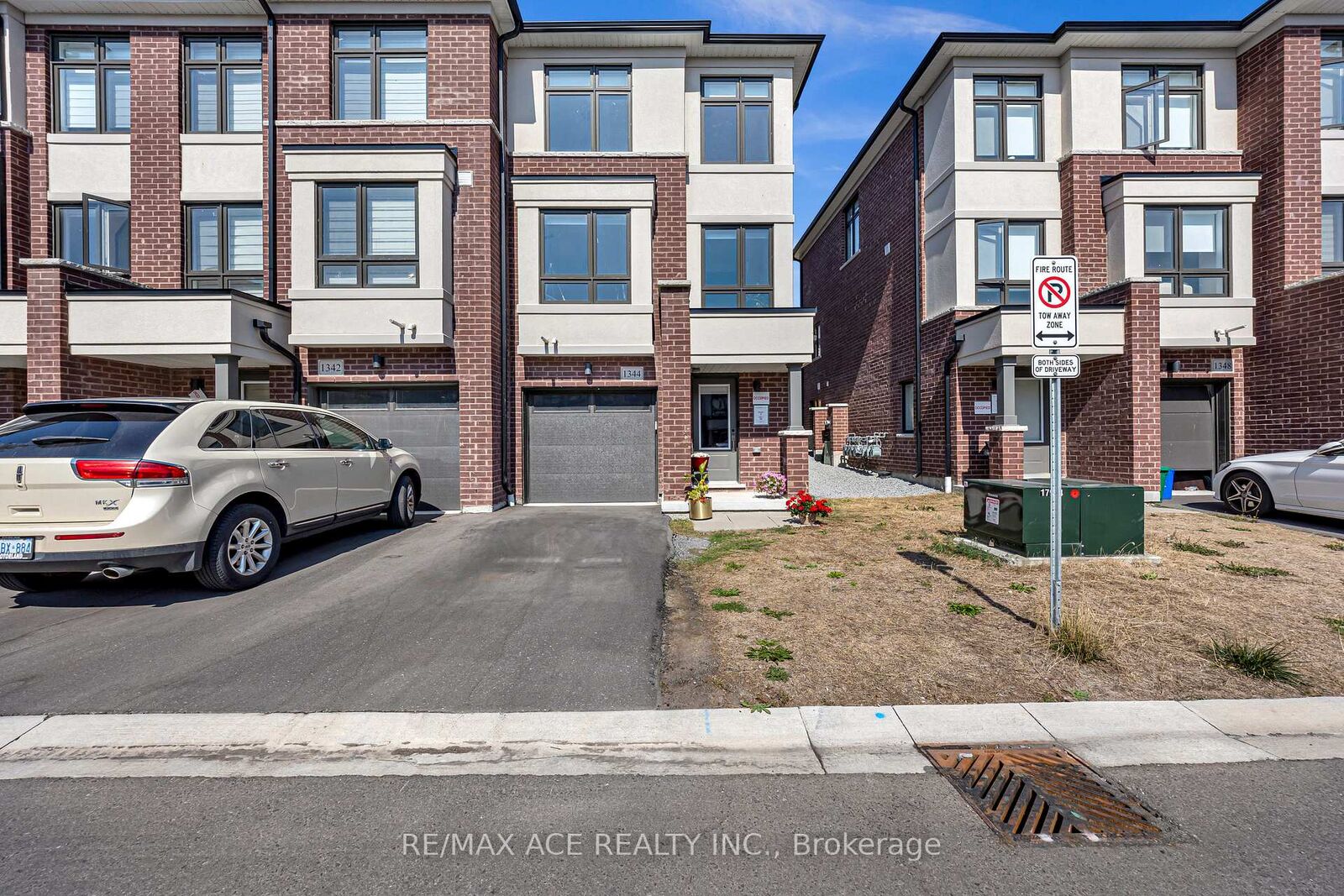Property Photo:  1344 Bradenton  Path  ON L1K 1A9 
