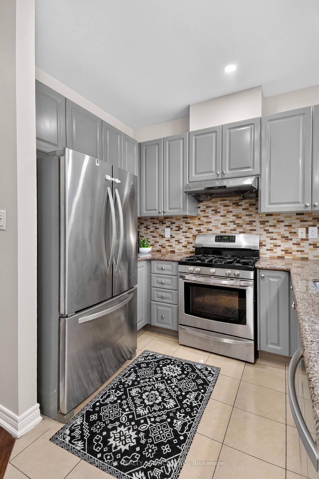 Photo de la propriété: 109 Bonnie Braes Drive N ON L6Y 0Z5