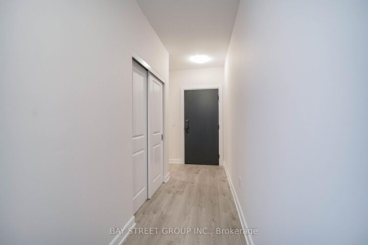 Property Photo:  3200 William Coltson Avenue 717  ON L6H 7W6 