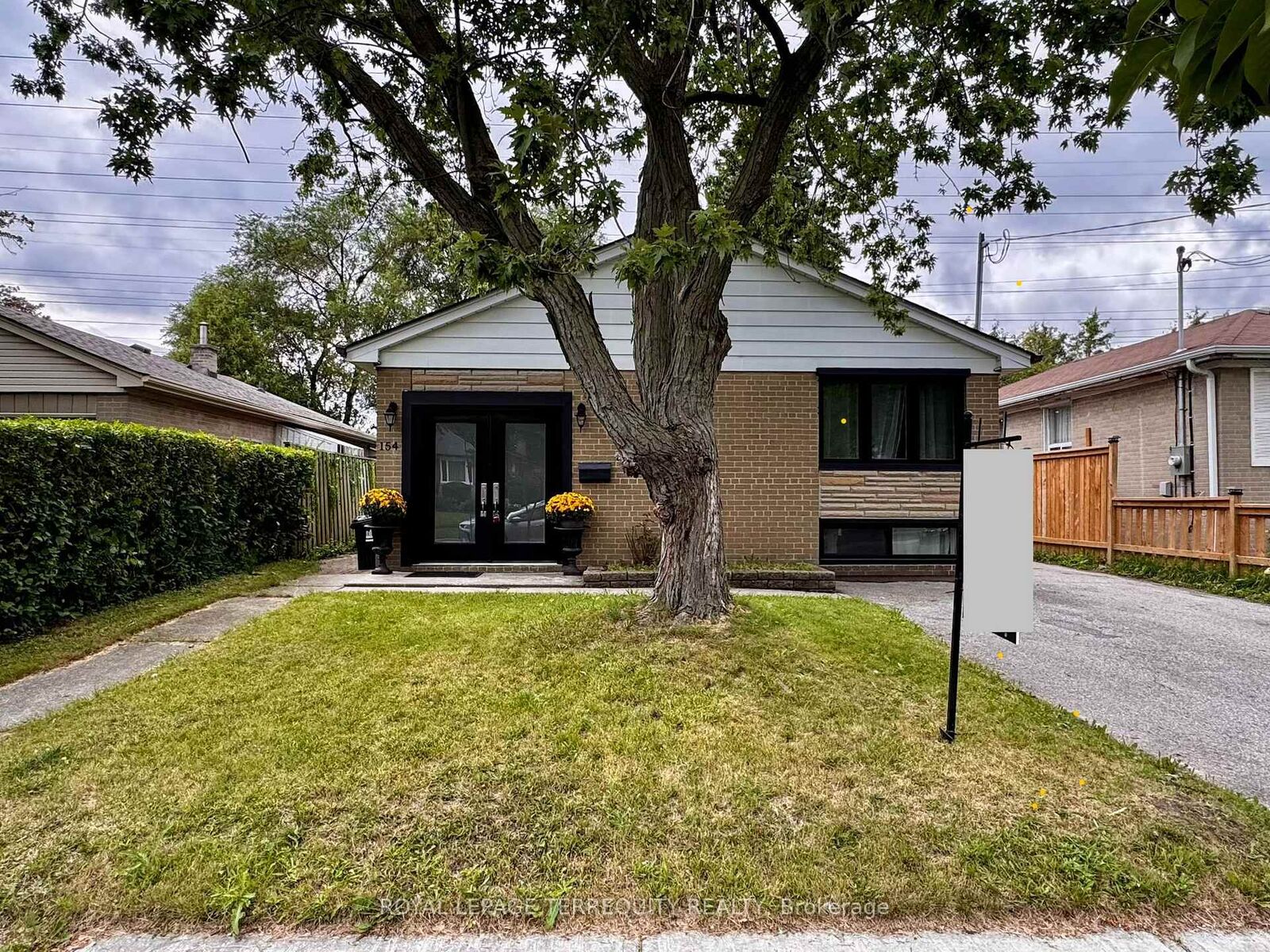 Property Photo:  154 Sedgemount Drive  ON M1H 1Y2 