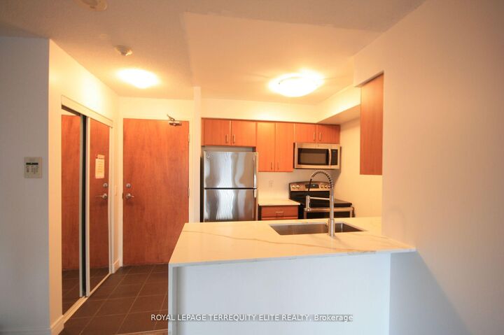 Property Photo:  31 Bales Avenue 911  ON M2N 7L6 