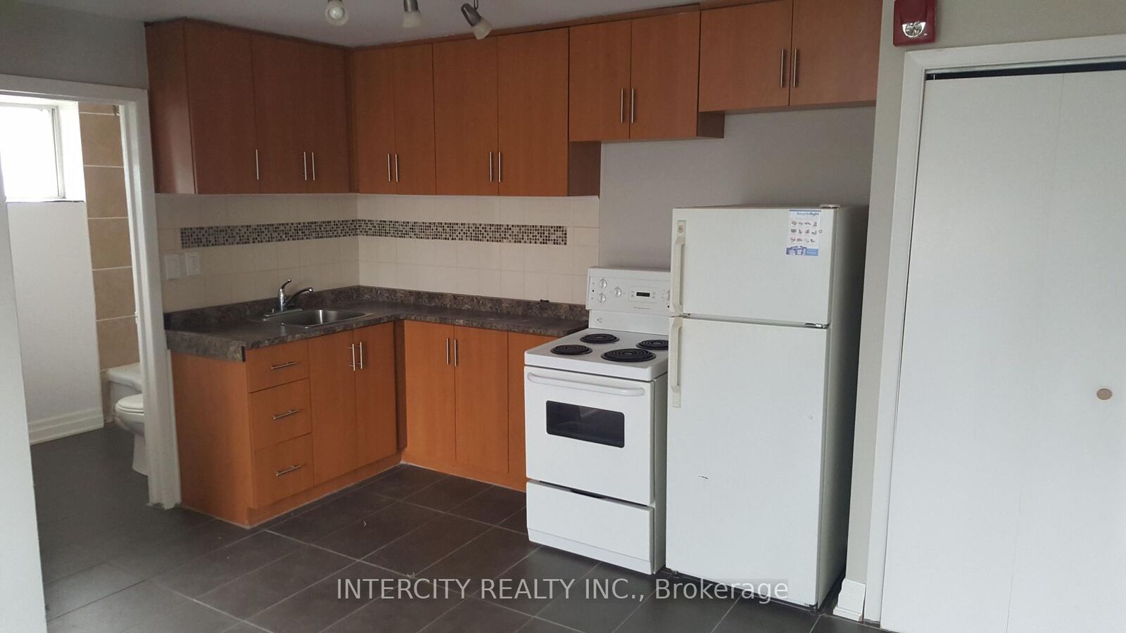 Property Photo:  14 North Alarton Street C  ON L4T 1J8 