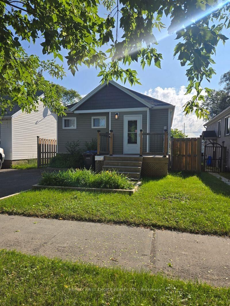 Property Photo:  734 Franklin Street S  ON P7E 1R9 