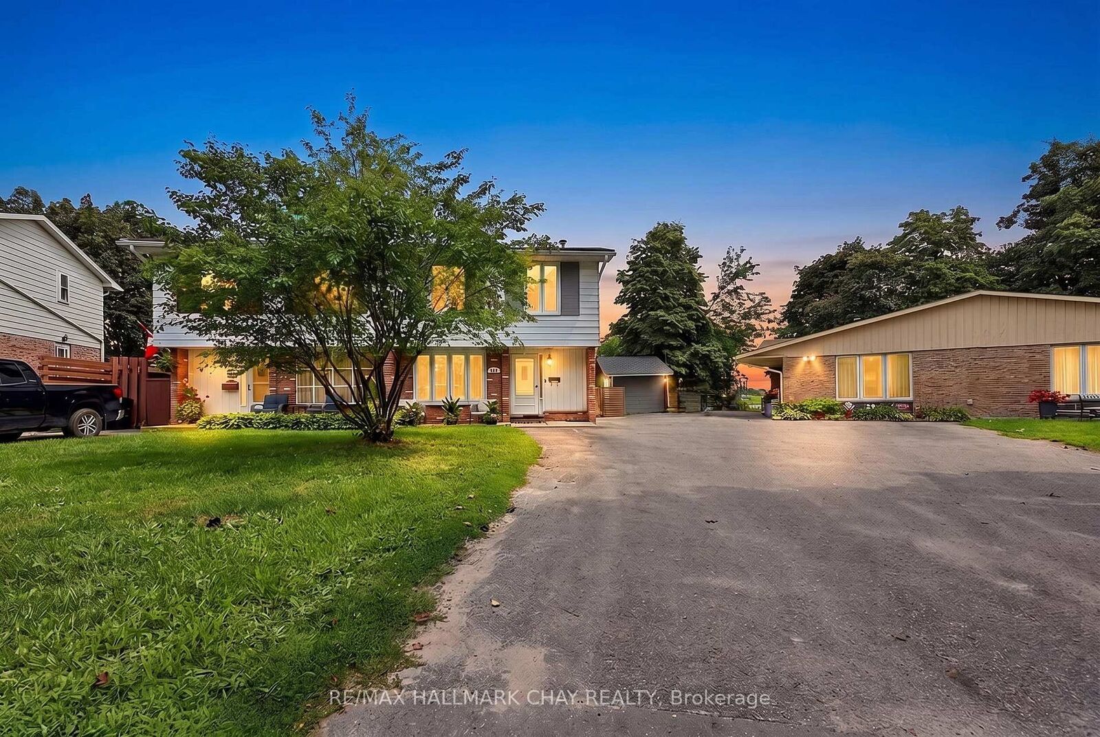 Property Photo:  133 Daphne Crescent  ON L4M 2Y7 