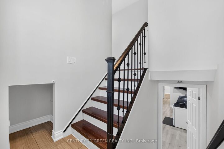 Property Photo: 22 Quaker Crescent ON L8W 1H5
