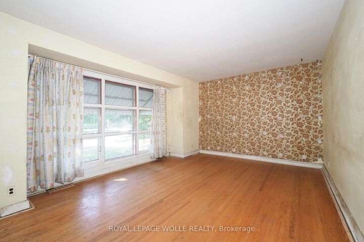 Property Photo:  12 Oakwood Avenue  ON N2H 6G9 