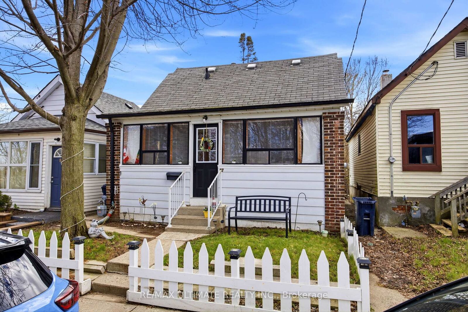 Property Photo:  82 Beechwood Avenue  ON M6N 4T3 