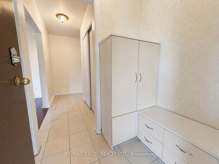 Property Photo:  39 Commons Drive Main  ON M1T 1E3 