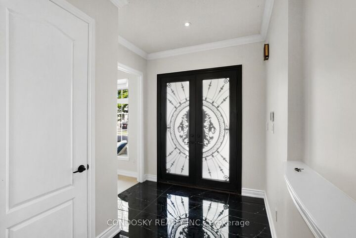 Property Photo:  3322 Fox Run Circle  ON L6L 6W4 