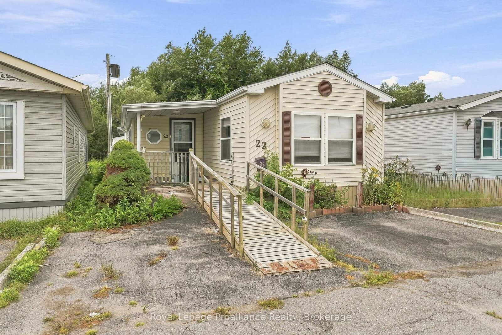Property Photo:  311 Dundas St E Rear Street 22  ON K8V 1M1 