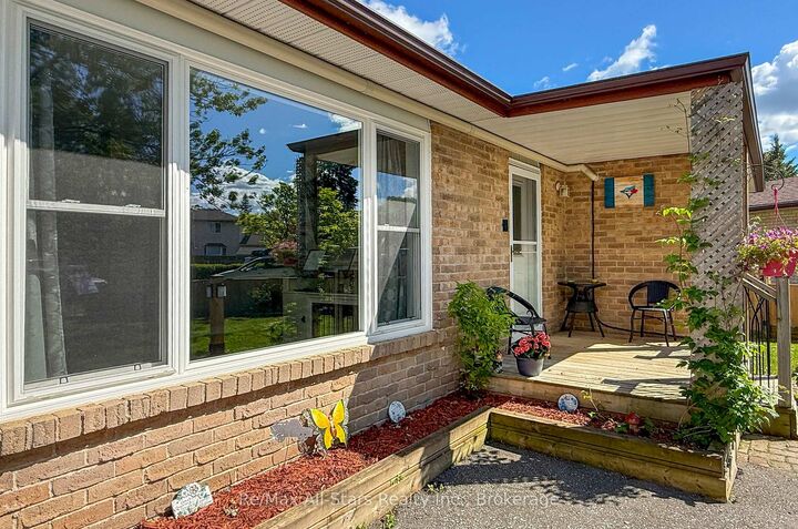 Property Photo:  158 Blossom Court  ON L9L 1G5 