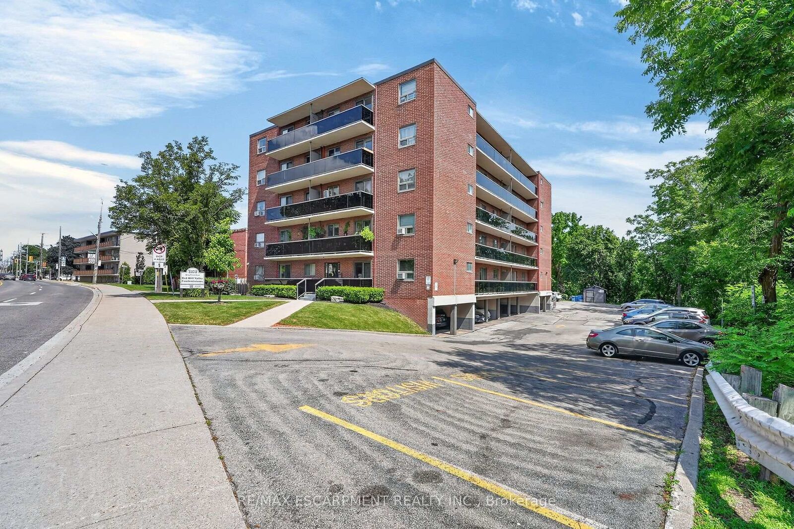 Property Photo:  2373 King Street E 52  ON L8K 1X9 
