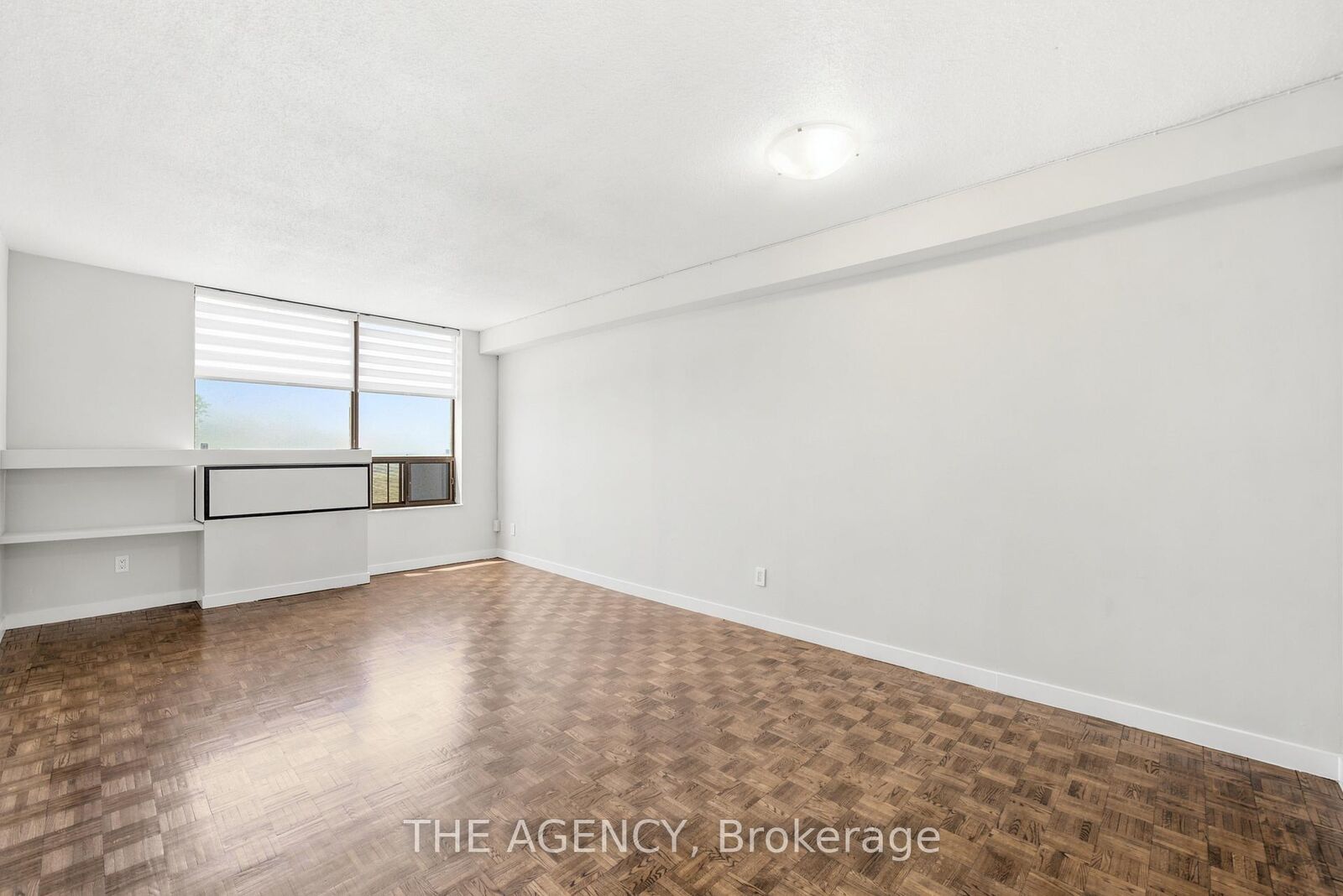 Property Photo:  2350 Dundas Street W 2511A  ON M6P 4B1 