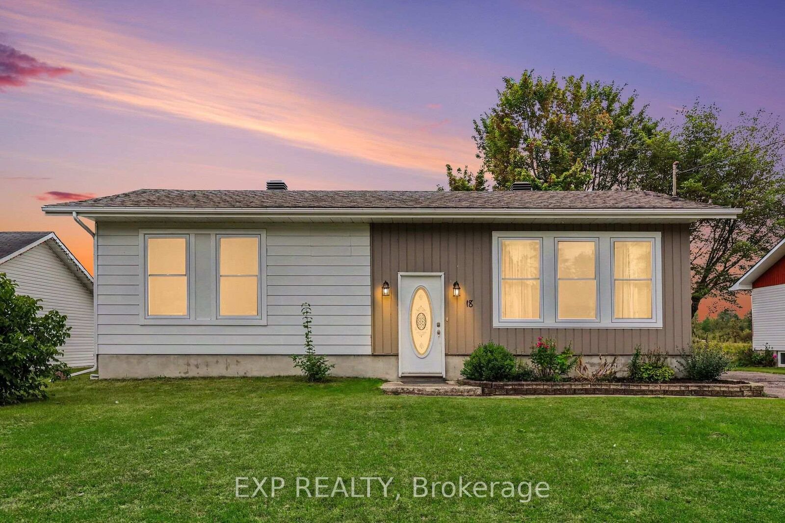 Property Photo:  18 Centre Street  ON K0A 1E0 