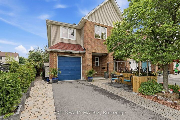 Property Photo:  4233 Kelly Farm Drive  ON K1T 0A5 