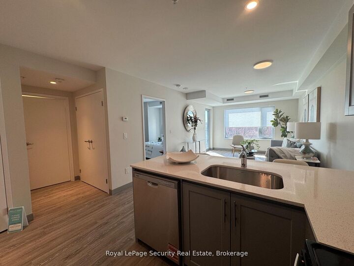 Property Photo:  1015 Innisfil Beach Road 306  ON L9S 1T3 