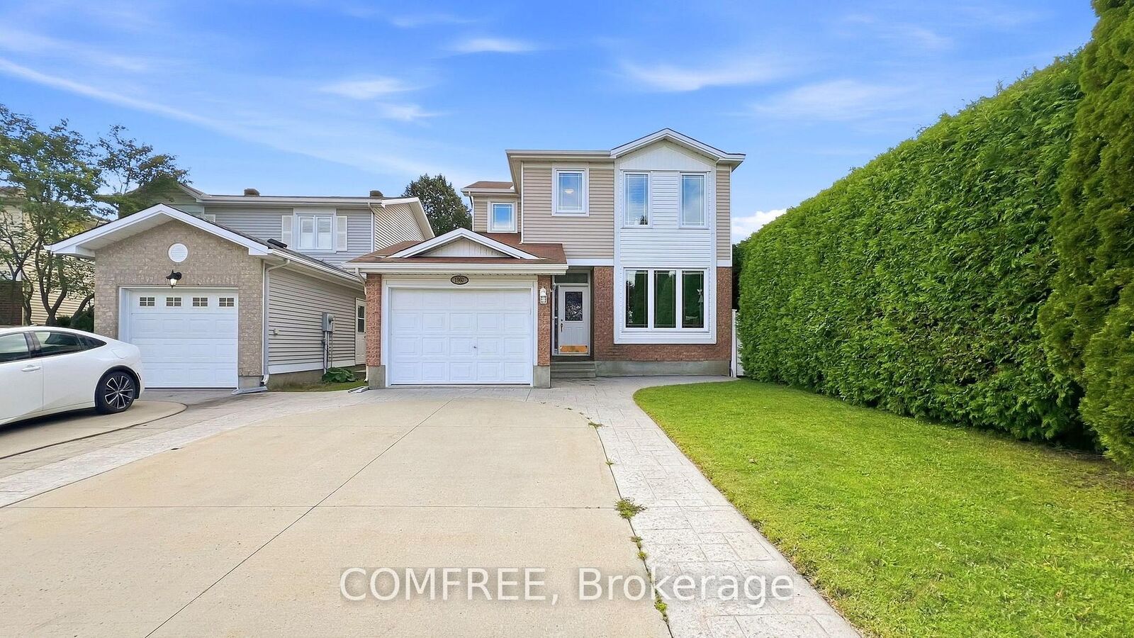 Property Photo: 1960 Rolling Brook Drive ON K1W 1C5