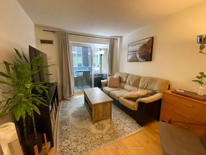 Property Photo:  250 Wellington Street W 1243  ON M5V 3P6 