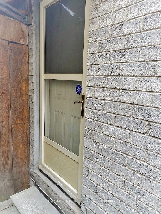 Property Photo:  79 Beckwith Crescent Bsmt  ON L3S 1S1 