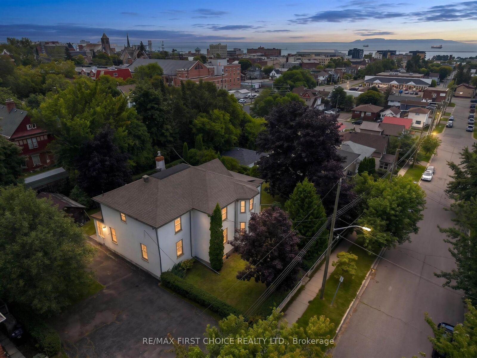 Property Photo:  348 Ambrose Street  ON P7B 1L9 
