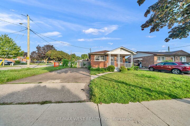 Property Photo: 28 Donley Street ON N2M 3P1