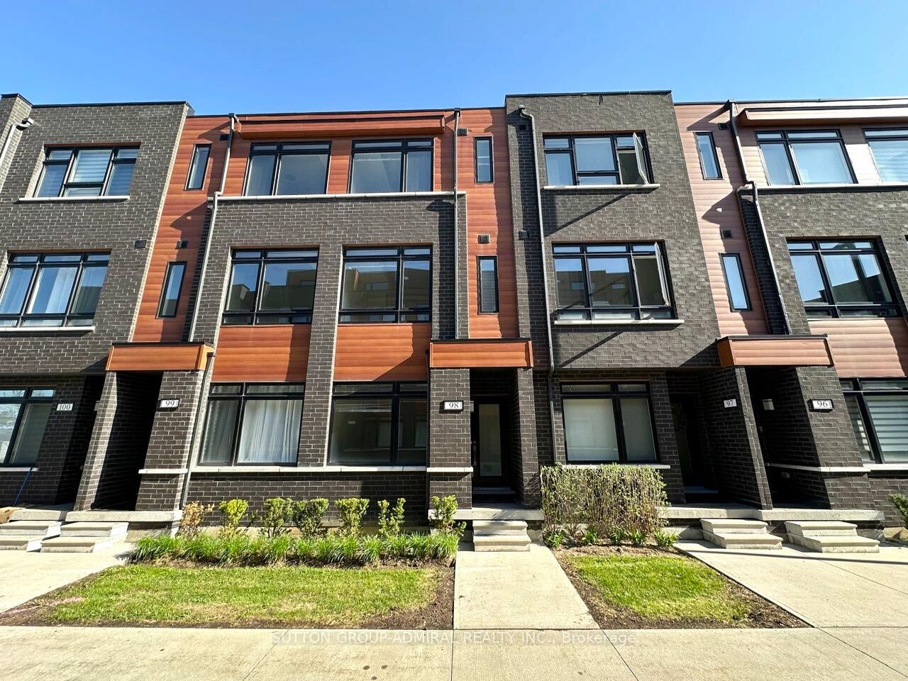 Property Photo:  370D Red Maple Road 98  ON L4C 6P5 