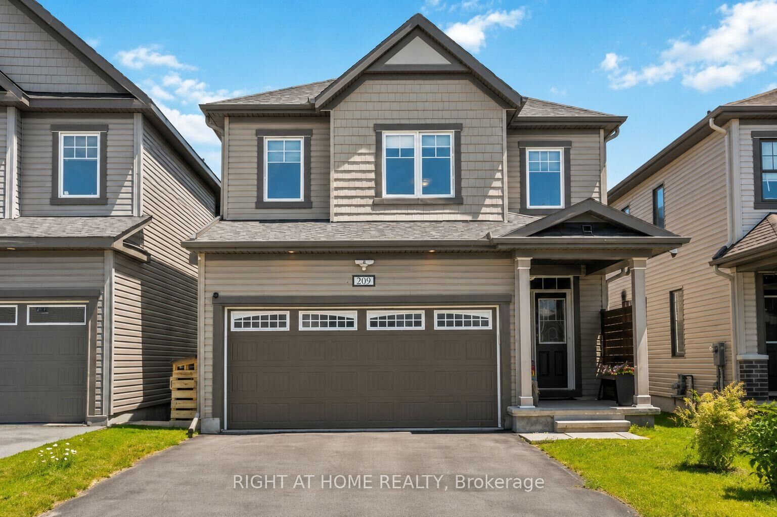 Property Photo:  209 Quarter Horse Street  ON K2S 0X9 