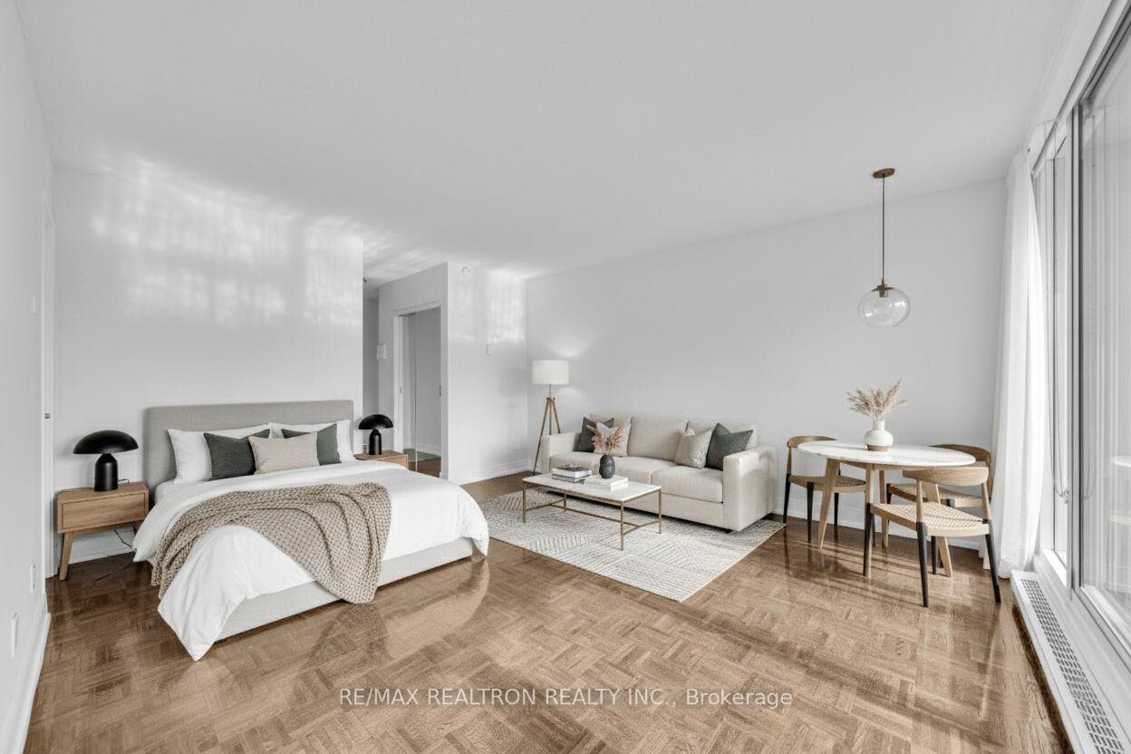 Property Photo:  33 Isabella Street 2401  ON M4Y 2P7 