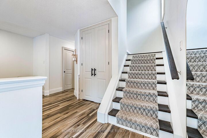 Property Photo:  520 Pineview Gardens  ON L0N 1S2 