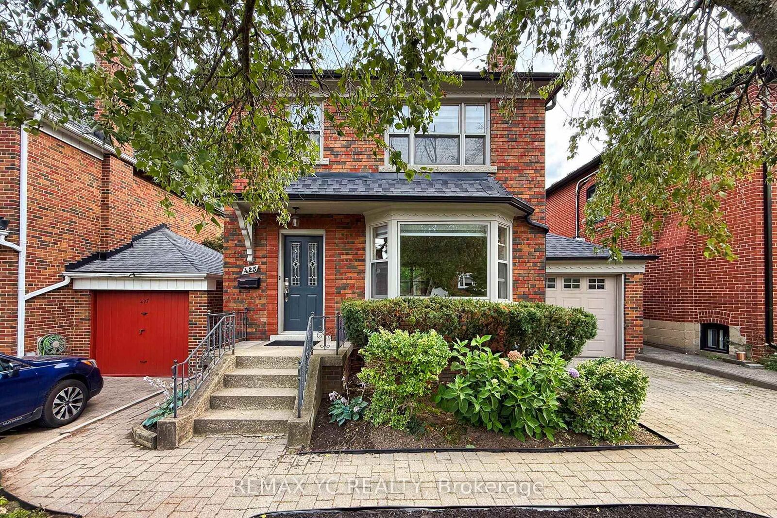 Property Photo:  425 Broadway Avenue  ON M4G 2R3 